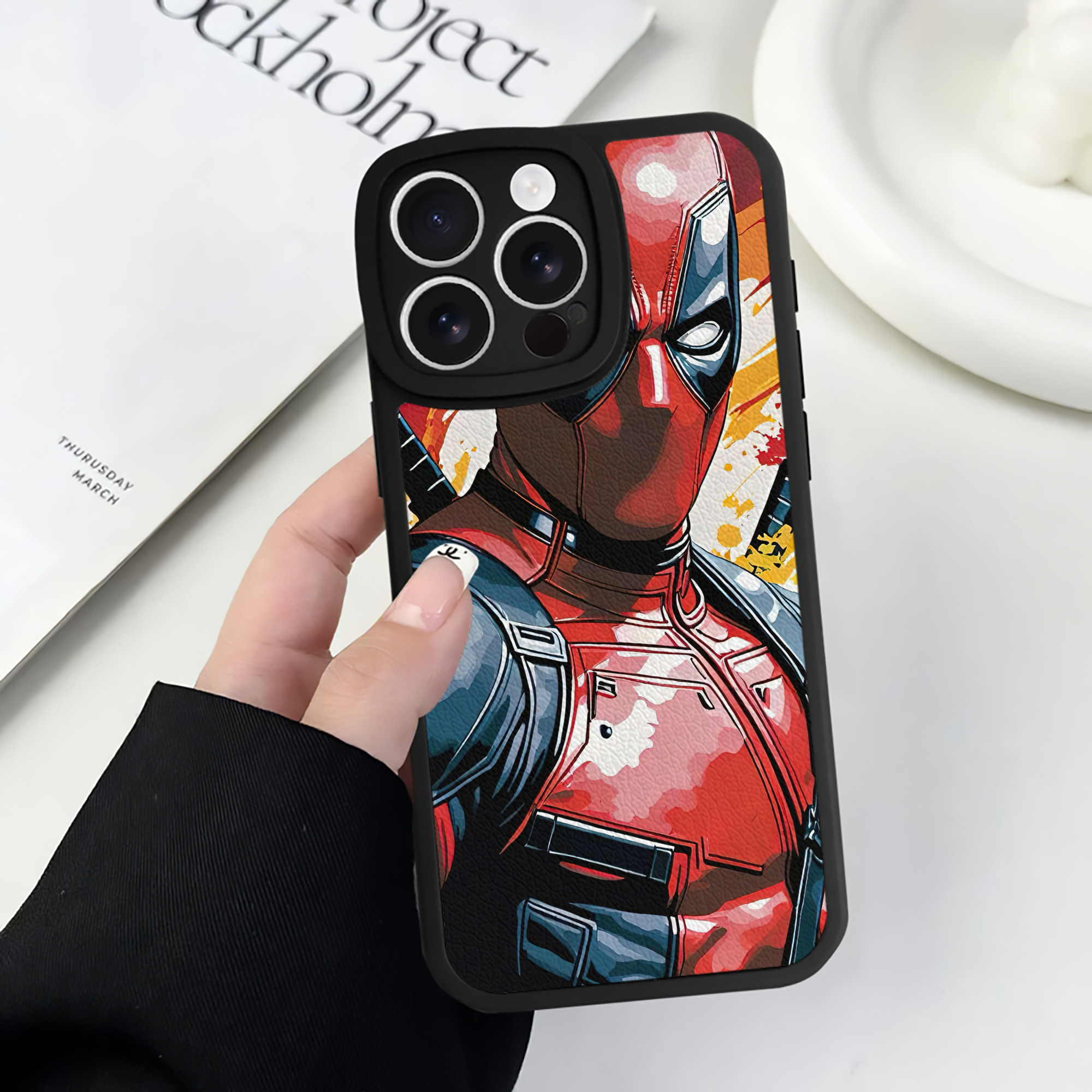 （画像用） Deadpool デッドプール 【iPhone 16シリーズ対応】シリコンスマホケース（レザー調） 材質：シリコン